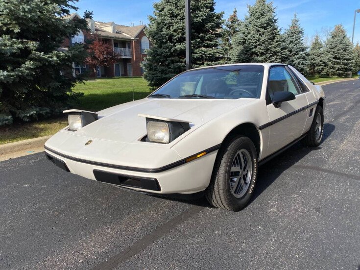 Thumbnail Photo undefined for 1984 Pontiac Fiero SE